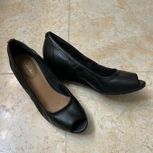 Clarks Artisan Peep Toe Black Leather Wedges size 8